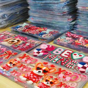 Venta al por Mayor de Adhesivos Personalizados con Impresión UV DTF para Vasos de Vidrio Transparente de 16 oz, Envolturas Impermeables para Vasos Navideños - Product Image 3