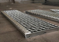 Surface antidérapante de caillebotis d'escalier en acier galvanisé industriel et résidentiel avec bords encadrés pour planches