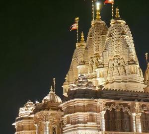 Templo de Piedra Arenisca Grand Heritage que Representa un Legado Arquitectónico y Espiritual Atemporal - Product Image 1