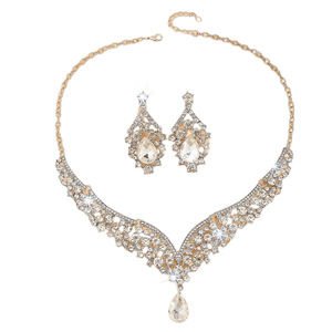 European and American Hot Sale Gold Zinc Alloy Inlaid White Rhinestone Metal Pearl Necklace Earrings Set Women Jewelry - Product Image 5