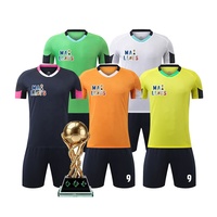 Maßgefertigte Fußballtrikots, Atmungsaktiv, Sublimationsdruck, Schnelltrocknende Technologie, Spielernummern und Teamlogos Verfügbar, Großhandel Kurzarm