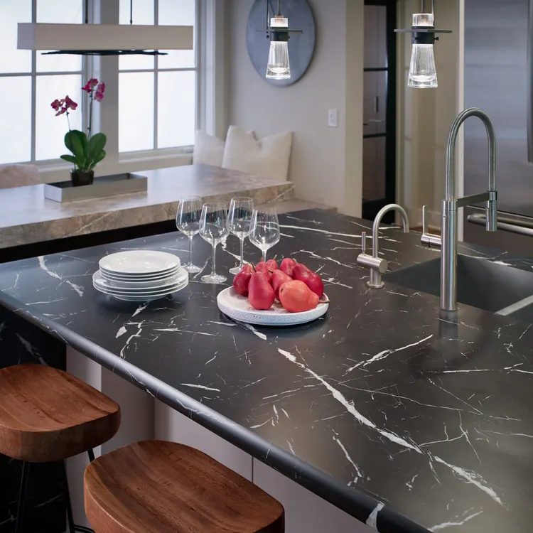Comptoir de cuisine en marbre noir, de luxe, de couleur noire