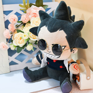 Hochwertiger 20-Zoll Premium-Plüschcharakter für die USA, Maßgefertigte 20cm Kpop Cool <span class=keywords><strong>Boy</strong></span> Anime-Plüschpuppe mit Brille - Product Image 4