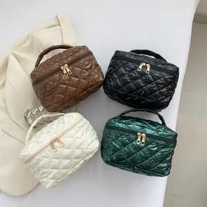 Fashionable Women's Luxury PU Casual <b>Tote</b> Makeup <b>Bags</b> <b>with</b> <b>Zipper</b> & Hasp Closure <b>Waterproof</b> 1-1.9L Capacity for Daily Use - Product Image 4