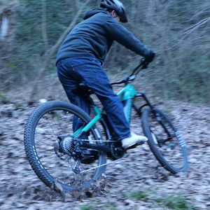 Bicicleta Eléctrica de Montaña de 29' con Cuadro de Fibra de Carbono, 12 Velocidades, Todoterreno, con Motor Central, Ligera y Resistente - Product Image 2