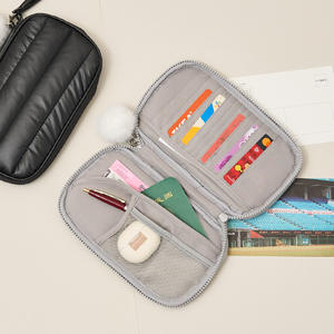 Bolsa de picnic multiusos de moda a rayas en la nube con certificado BSCI para guardar pasaportes y boletos - Product Image 4