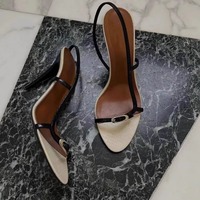 Sandales à talons aiguilles à bout ouvert, style européen et américain, en similicuir, avec semelle extérieure en caoutchouc et fermeture à boucle, pour un look simple et élégant.