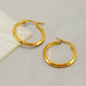 Kaliteli Anti oksidasyon 18K altın büyük yuvarlak çember geometrik Snap küpe basit paslanmaz çelik küpe toptan - Product Image 4