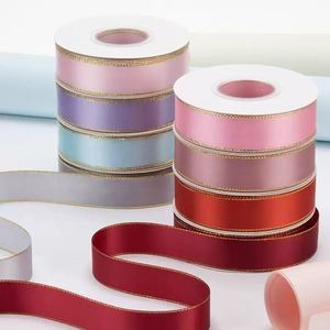 Ruban en satin polyester à bordure métallique dorée de 1,5 cm (5/8 po) en gros pour emballage cadeau, bouquet de fleurs, décoration de mariage - Product Image 2
