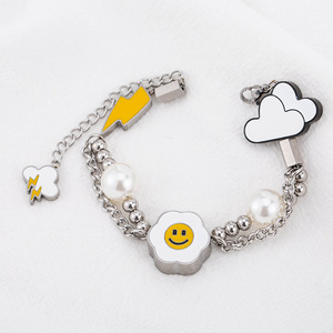 Pulsera de acero de titanio con perlas de dibujos animados y dije de cara sonriente con nube y rayo, joyería para uso diario - Product Image 1