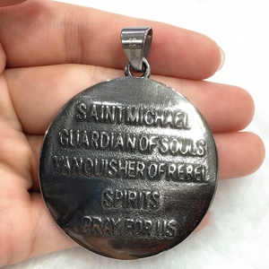 Pendentif classique vintage en acier inoxydable plaqué or avec motif croix, Saint patron, pour homme chrétien, Christopher Michael Archangel - Product Image 5