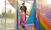 Structure de jeu en corde métallique Ropecube pour l'extérieur, équipement de terrain de jeu multi-niveaux avec filet d'escalade, capacité de plus de 100 personnes pour les parcs d'aventure pour enfants