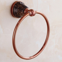 Ensemble d'accessoires de salle de bain de luxe en métal rose doré écologique sur huit pièces pour la maison, l'hôtel et la cuisine