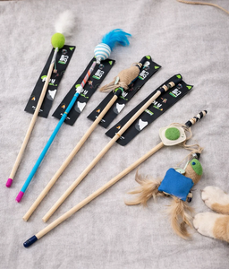 Jouet en bois pour chat avec plume interactive, baguette de chasse pour animaux de compagnie, pour les jeux de chasse, les exercices de saut et les jeux actifs pour chats - Product Image 1