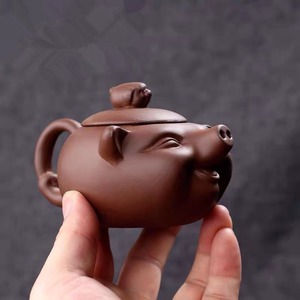 หม้อดินสีม่วงสำหรับใช้ในครัวเรือนแบบจำลองลูกหมูจากเฉาซานประเทศจีน - Product Image 1