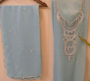 Ensemble semi-couturié en soie pure avec broderie à la main, Kurta, pantalon et dupatta, tenue ethnique de créateur pour femme, vêtement traditionnel - Product Image 3