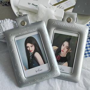 حامل بطاقات من البلاستيك PVC بتصميم نجمة وقلب وشريط فضي مقاس 3 بوصات، منظم لبطاقات الصور وحامل شارات الهوية، متوفر بالجملة - Product Image 1