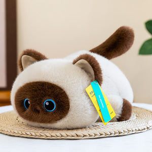 Adorable Gato Negro Pequeño Siamese en Posición Acostada, Peluche de Algodón Súper Suave con Tres Flores, Muñeco de Confort, Regalo Unisex - Product Image 5