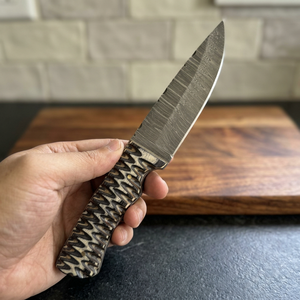 Cuchillo de Hoja Fija con Punta de Gota, Acero de Damasco, Mango Rosa, para Caza y Uso en Exteriores - Product Image 2