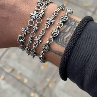 Bracelet unisexe rétro en alliage épais plaqué style punk vintage avec breloque croix et dés en métal pour hommes et femmes