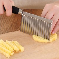 Multifunctionele roestvrijstalen handmatige snijder & hakselaar voor frieten, aardappelen, wortelen, komkommers - gegolfde groentesnijder