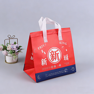Sacs isothermes personnalisés en non-tissé laminé pour le transport de thé au lait et de plats à emporter, avec motif lettres, très demandés - Product Image 1