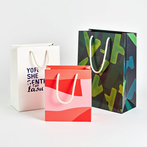Venta al por mayor de lujo personalizado Boutique de compras regalo artesanal llevar ropa zapatos embalaje bolsas de papel con su propio logotipo - Product Image 2