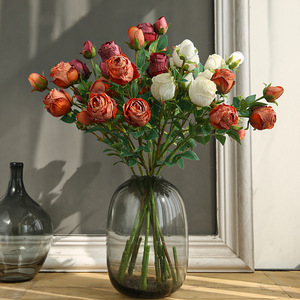 ดอกกุหลาบไหมห้าหัว ยี่ห้อ Yihua Floral Art ขนาด 95 ซม. ขอบไหมไหมสีไหม้สไตล์เรโทรโรแมนติก ดอกไม้ประดิษฐ์สำหรับตกแต่งบ้านและงานแต่งงาน - Product Image 2