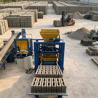 Machine à fabriquer des briques de ciment et des blocs de pavage/entretoises à haute efficacité 4-24 avec contrôle PLC