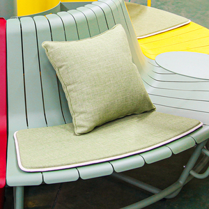 Ensemble d'extérieur moderne de luxe en aluminium avec coussins imperméables, résistant à la rouille et au temps, idéal pour parcs et patios Zh-001 - Product Image 2