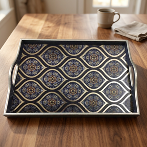Bandeja de Madera Natural Pulida Sólida Grabada para Servir Alimentos, Decoración Moderna, Hecha a Mano, Tamaño y Forma Personalizables, Apta para Lavavajillas y Microondas - Product Image 1