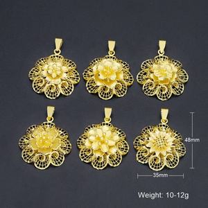 Pendentifs breloques en laiton plaqué or 24 carats JXX avec zircon, styles variés, motif floral, accessoires de bijoux en gros - Product Image 1