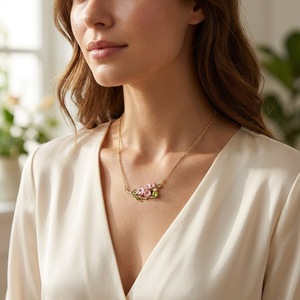 Collar de 12 Meses con Ramas de Flores Esmaltadas, <span class=keywords><strong>Perlas</strong></span> de Cristal y Cadena Dorada, Joyería Floral para Mujer, Regalo Apilable para Cumpleaños o Mes de Nacimiento - Product Image 4