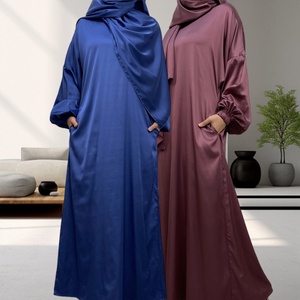 Robe de prière longue modeste unie avec foulard intégré et poches latérales 6675 # - Product Image 1