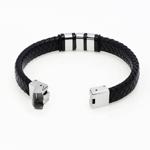 Bracelet en cuir tressé avec 3 breloques et boucle en acier inoxydable |   Logo personnalisé disponible avec options de gravure - Product Image 5