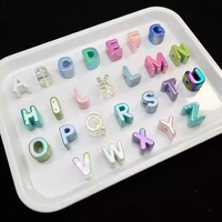 Plaqué grand trou 26 lettres anglaises à travers le trou perles à la main bricolage téléphone chaîne chaussure breloques pendentif-matériau acrylique