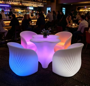 Set di Mobili Luminosi a LED RGB, Tavolo e Sedie a Forma di Fiore IP65 Impermeabile, Ricaricabile, 16 Colori Cangianti. Ideale per Patio Esterno - Product Image 2
