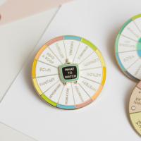 Broche rotative personnalisée en alliage de zinc avec émail, badge interactif pour revers