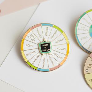 Pin de solapa giratorio interactivo personalizado de aleación de zinc con esmalte, insignia metálica - Product Image 6