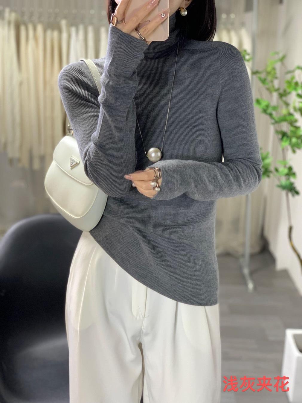 คลิปหนีบผมลายดอกไม้สีเทาอ่อน