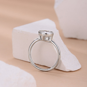 Bague Moissanite Pierre Solarite 1CT 2CT Prêt à Expédier Vente en Gros Prix Usine VVS Moissanite Bague en Argent Sterling 925 - Product Image 5