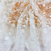 Fleur blanche dentelle maille broderie dentelle tissu Soluble dans l'eau lait soie broderie vêtements pour enfants robe