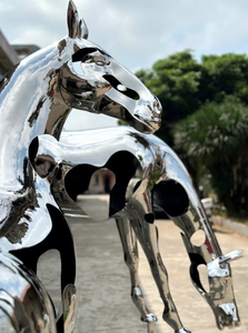 Escultura de Caballo Hueca de Acero Inoxidable Pulido a Espejo de Lujo, Arte Ecuestre Cortado con Láser (Calado) para Hoteles, Resorts y Plazas de Lujo - Product Image 3