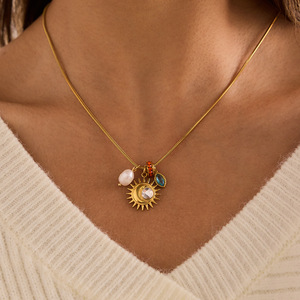 Collar con Colgante de Sol y Luna Chapado en Oro Estilo Europeo Americano con Perlas y Circonitas para Uso Diario y Ocasiones Festivas - Product Image 2