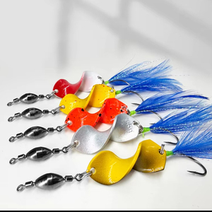 Leurre de pêche personnalisé en métal, type Spoon Spinning, avec queue en plumes et hameçon triple, appât artificiel hautement réfléchissant <span class=keywords><strong>pour</strong></span> la pêche au bar, à la <span class=keywords><strong>truite</strong></span> et au brochet en rivière et en lac - Product Image 1