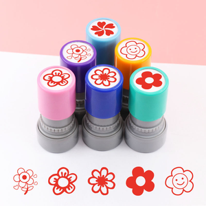 <span class=keywords><strong>Sello</strong></span> de Recompensa Redondo Mini de Plástico <span class=keywords><strong>para</strong></span> Maestros, Fotosensible, con Diseños Florales, <span class=keywords><strong>para</strong></span> Evaluación de Tareas Escolares de Niños - Product Image 1