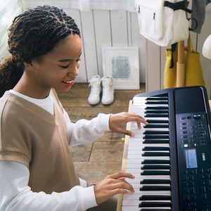 Clavier portable <span class=keywords><strong>Yamaha</strong></span> PSR E383 61 touches avec adaptateur secteur, piano d'église, orgue neuf, clavier numérique original - Product Image 1