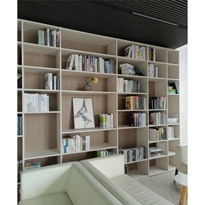 خزانة كتب فاخرة بتصميم كومبو بنسيج أبيض وخشب - Product Image 1