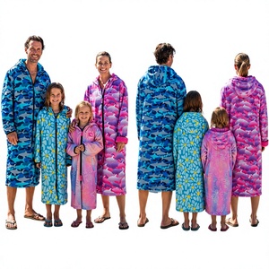 Nueva Parka de Natación Impermeable Personalizada para Adultos, Unisex, Chaqueta de Equipo de Natación con Forro Polar, Chaqueta de Invierno para Piscina, Sublimación de Alta Demanda - Product Image 1