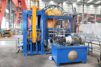 Machine entièrement automatique de fabrication de briques et de blocs 4-15